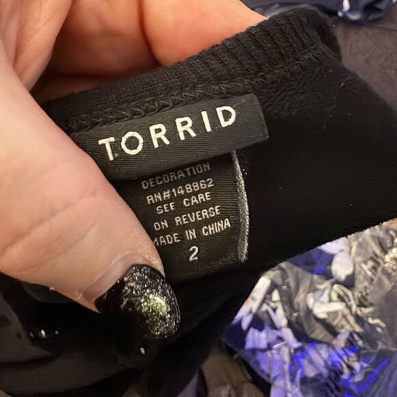 Sexy top size 2 long sleeved top torrid - Picture 4 of 4